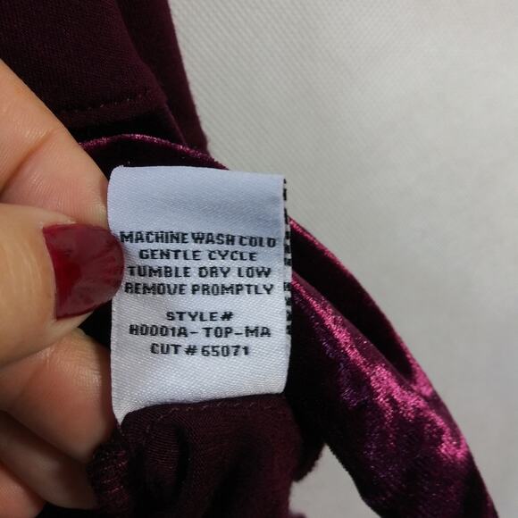 Pebble & Stone Wine Holiday Mixed Media Top Asymmetrical Velvet Trim Size Small - Picture 7 of 9